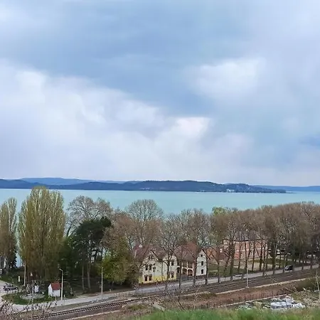 Sunshine 208 * 巴拉顿扎佐